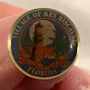 Pre-Owned Vintage Round Enamel “Village of Key Biscayne Florida” Metal Pin